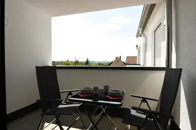 Ein Balkon oder eine Terrasse in der Unterkunft InHomeVision Neubau, Design, Balkon, Barrierefrei, WLAN