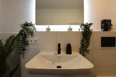 Ein Badezimmer in der Unterkunft InHomeVision Neubau, Design, Balkon, Barrierefrei, WLAN