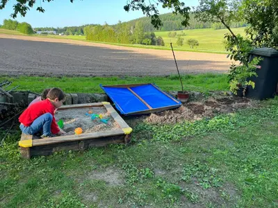 Kinder, die in der Unterkunft Familienglück im Odenwald übernachten