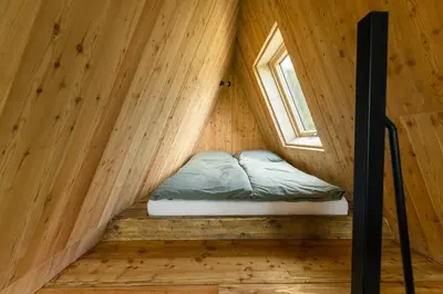 Ein Bett oder Betten in einem Zimmer der Unterkunft Baumhausapartment