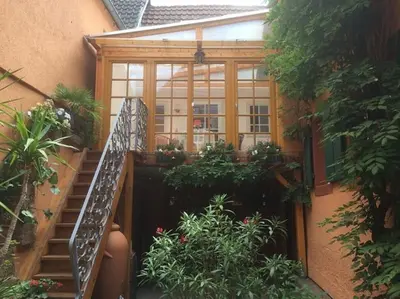 Ein Garten an der Unterkunft Ferienhaus im Haus der Künste