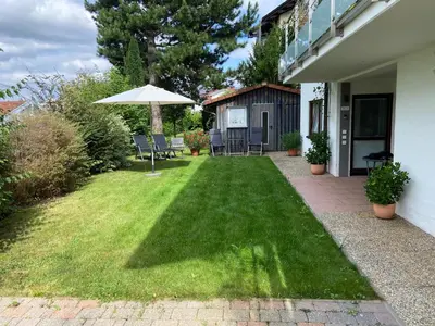Ein Garten an der Unterkunft ALB 74