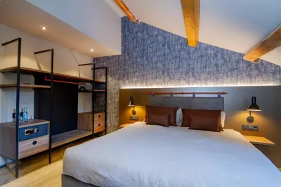 Ein Bett oder Betten in einem Zimmer der Unterkunft DAS Hotel by Hopfenschlingel