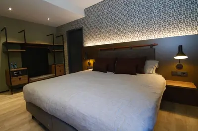 Ein Bett oder Betten in einem Zimmer der Unterkunft DAS Hotel by Hopfenschlingel