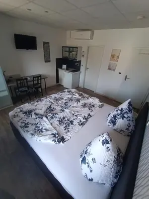 Ein Bett oder Betten in einem Zimmer der Unterkunft BoardingHouse Sinsheim zentral am Burgplatz