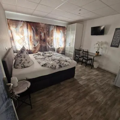 Ein Bett oder Betten in einem Zimmer der Unterkunft BoardingHouse Sinsheim zentral am Burgplatz