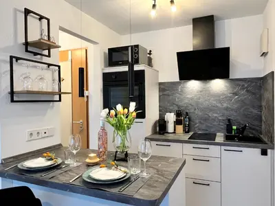 Küche/Küchenzeile in der Unterkunft 2-Zimmer Kaiser-CITY-Apartment mit Balkon und Smart-TV in der Kaiserstraße in Karlsruhe beim Europaplatz