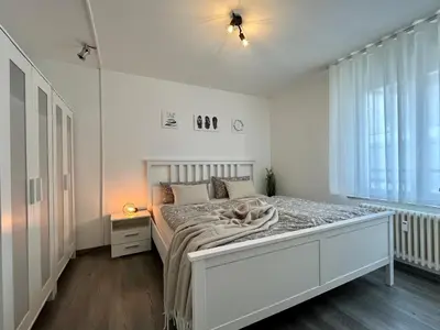Ein Bett oder Betten in einem Zimmer der Unterkunft 2-Zimmer Kaiser-CITY-Apartment mit Balkon und Smart-TV in der Kaiserstraße in Karlsruhe beim Europaplatz