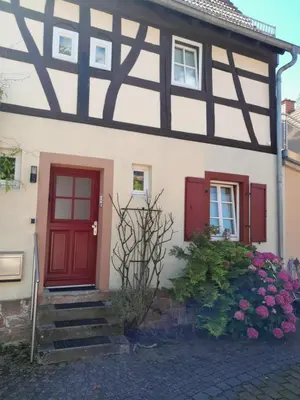 Das Gebäude in dem sich die Ferienwohnung befindet
