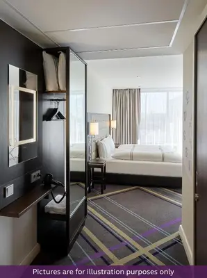 Ein Bett oder Betten in einem Zimmer der Unterkunft Premier Inn Heidelberg City Bahnstadt