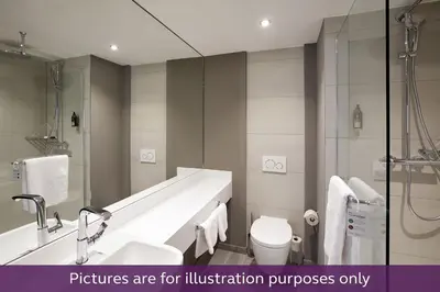 Ein Badezimmer in der Unterkunft Premier Inn Heidelberg City Bahnstadt