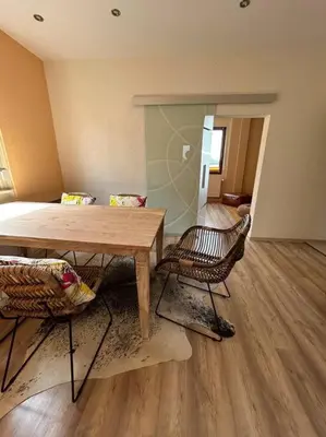 Ein Sitzbereich in der Unterkunft Nibelungen 4 Zimmer Apartment