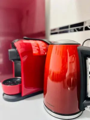 Kaffee-/Teezubehör in der Unterkunft Neuwertiges Apartment mit schnellem WLAN, Netflix, Glasfaser, Kostenlose Privatparkplatz auch für Transporter geeignet R20