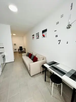 Küche/Küchenzeile in der Unterkunft Neuwertiges Apartment mit schnellem WLAN, Netflix, Glasfaser, Kostenlose Privatparkplatz auch für Transporter geeignet R20
