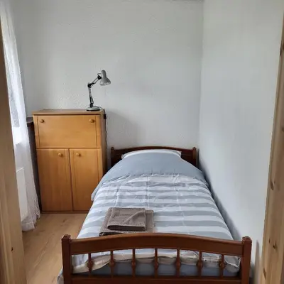 Ein Bett oder Betten in einem Zimmer der Unterkunft Ferienwohnung Monteurwohnung