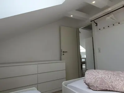 Ein Bett oder Betten in einem Zimmer der Unterkunft ruhige und moderne 2-Zi. Wohnung
