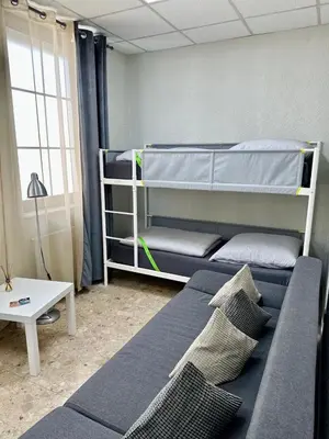 Ein Bett oder Betten in einem Zimmer der Unterkunft Neuwertiges Apartment mit schnellem WLAN, Glasfaser, Kostenlose Privatparkplatz auch für Transporter geeignet R2