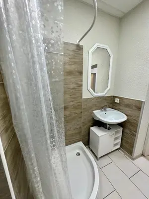 Ein Badezimmer in der Unterkunft Neuwertiges Apartment mit schnellem WLAN, Glasfaser, Kostenlose Privatparkplatz auch für Transporter geeignet R2