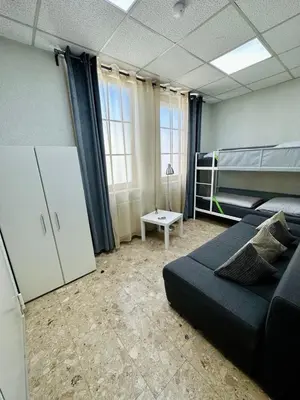 Ein Bett oder Betten in einem Zimmer der Unterkunft Neuwertiges Apartment mit schnellem WLAN, Glasfaser, Kostenlose Privatparkplatz auch für Transporter geeignet R2