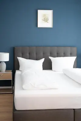 Ein Bett oder Betten in einem Zimmer der Unterkunft SCHÖNTALHAUS City Apartments mit Balkon