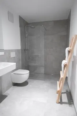 Ein Badezimmer in der Unterkunft SCHÖNTALHAUS City Apartments mit Balkon