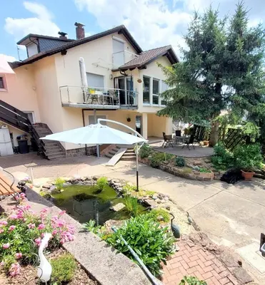 Ein Garten an der Unterkunft Ferienwohnung Hanna