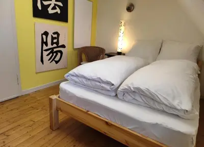 Ein Bett oder Betten in einem Zimmer der Unterkunft Zimmer mit zwei Räumen