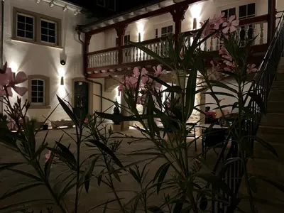 Ein Garten an der Unterkunft Karlbacher Domizil Ferienwohnungen