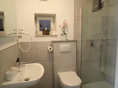 Ein Badezimmer in der Unterkunft Karlbacher Domizil Ferienwohnungen