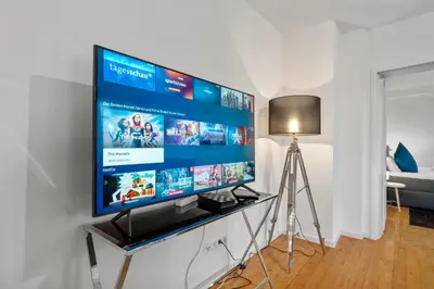 TV/Unterhaltungsangebot in der Unterkunft Traumhaft gelegene Altbau-Wohnung im Herzen von Weinheim - Parking
