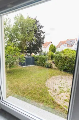 Ein Garten an der Unterkunft Appartment in den Weinbergen bei Mainz - mit 2x Doppelzimmern, 1x großes Wohnzimmer, Bad & Küche