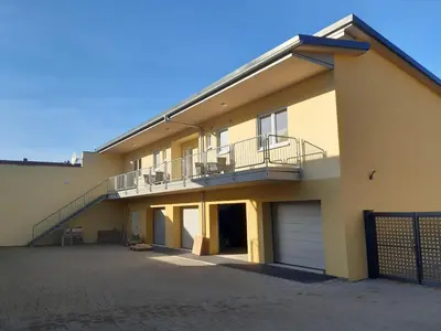 Das Gebäude in dem sich die Ferienwohnung befindet