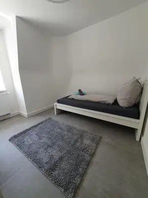 Ein Bett oder Betten in einem Zimmer der Unterkunft 3.OG / Top 4 Zimmer Wohnung KA-West