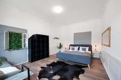 Ein Bett oder Betten in einem Zimmer der Unterkunft BackHome - SUITE XL - Parkhaus - Fantastische Schlosslage - SmartTV - Waschmaschine - Netflix - 90qm - 24h Checkin - Apartment 2