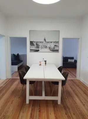 Ein Sitzbereich in der Unterkunft 2.OG/Altbau-Wohnung top-saniert/4-Zimmer/Weststadt