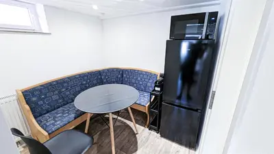 Ein Sitzbereich in der Unterkunft ALFA Ludwigsburg City Apartment 3 Zimmer für 5 Personen l Parkplatz l Bad I Küche l WIFI & SmartTV l Parking l Bathroom l Kitchen