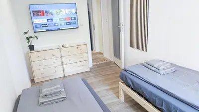 Ein Bett oder Betten in einem Zimmer der Unterkunft ALFA Ludwigsburg City Apartment 3 Zimmer für 5 Personen l Parkplatz l Bad I Küche l WIFI & SmartTV l Parking l Bathroom l Kitchen