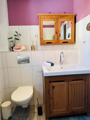 Ein Badezimmer in der Unterkunft Workers Lodge für 4-14 Pers, Parkplatz, Wlan, Einzelbetten