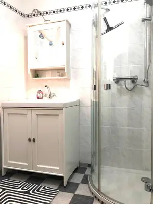 Ein Badezimmer in der Unterkunft Workers Lodge für 4-14 Pers, Parkplatz, Wlan, Einzelbetten