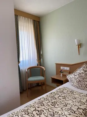 Ein Bett oder Betten in einem Zimmer der Unterkunft Landgasthaus zum Hirsch