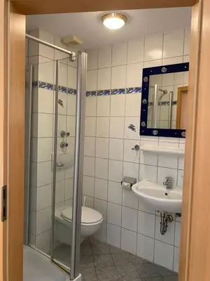 Ein Badezimmer in der Unterkunft Landgasthaus zum Hirsch