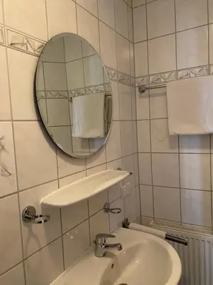 Ein Badezimmer in der Unterkunft Landgasthaus zum Hirsch