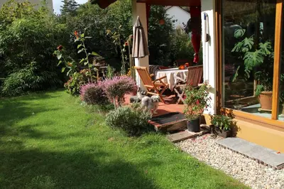Ein Garten an der Unterkunft Ferienwohnungen Röller
