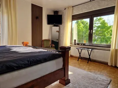 Ein Bett oder Betten in einem Zimmer der Unterkunft Ferienwohnung Waldliebe Hinterweidenthal