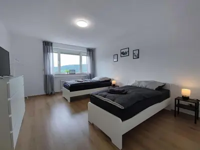 Ein Bett oder Betten in einem Zimmer der Unterkunft ERB01 - 2-Zimmer-Apartment mit Balkon in Bad König