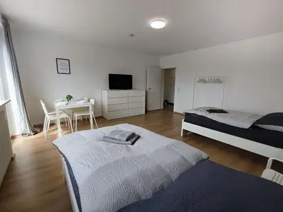 Ein Bett oder Betten in einem Zimmer der Unterkunft ERB01 - 2-Zimmer-Apartment mit Balkon in Bad König