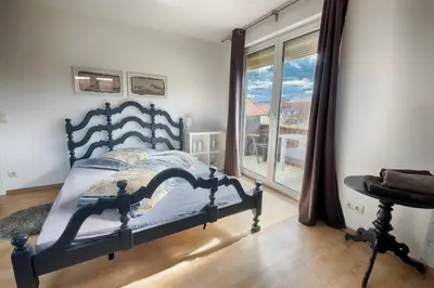Ein Sitzbereich in der Unterkunft Pension Weinsberger Tal