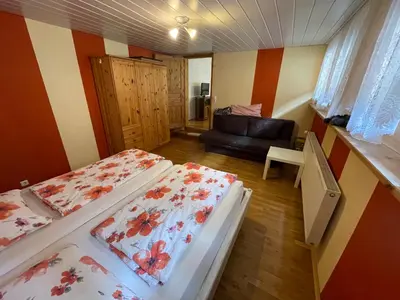 Ein Bett oder Betten in einem Zimmer der Unterkunft Weingut und Destillerie Bernd Klein
