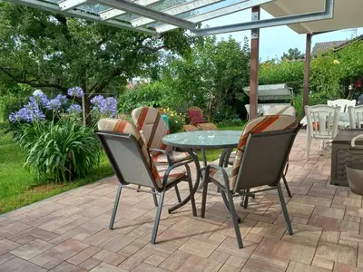 Ein Garten an der Unterkunft Ferienwohnung Obstgarten