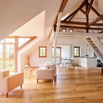 Lichtdurchflutetes Traum-Loft mit Panoramablick